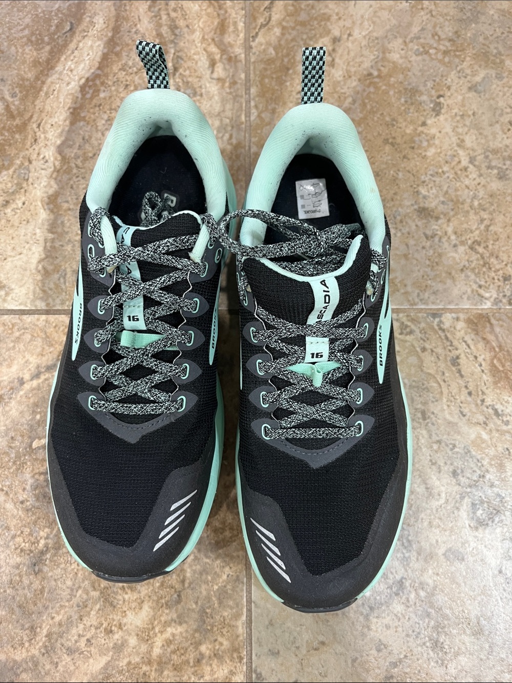 Brooks Women’s cascadia 16 Black / Ebony Trail Running Shoes size 10 B